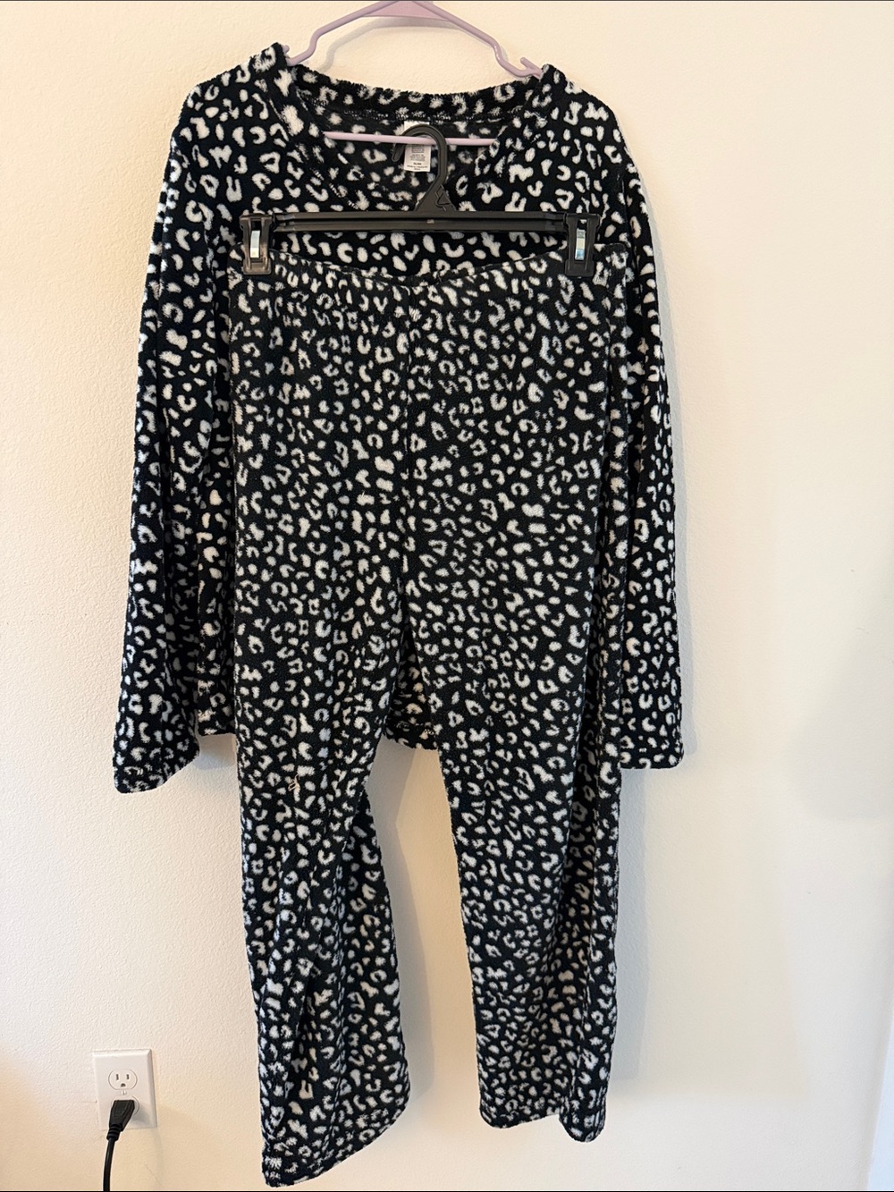 Black & White Leopard Print Cozy Lounge Set